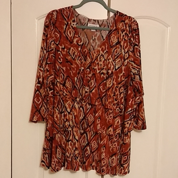 Susan Graver Tops - 25%⬇️Susan graver Geometric design blouse Susan Graver Tops - 25%⬇️Susan graver Geometric design blouse